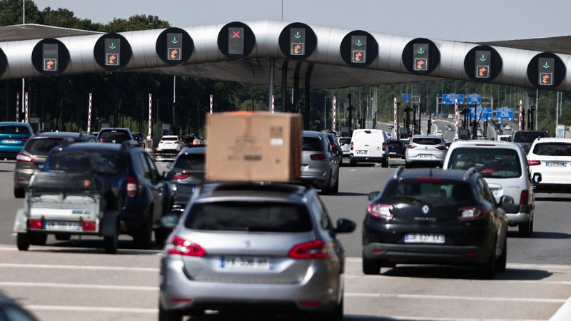 Une taxe presque triplée: le gouvernement veut récupérer 800 millions d'euros supplémentaires auprès des sociétés d'autoroutes et des aéroports