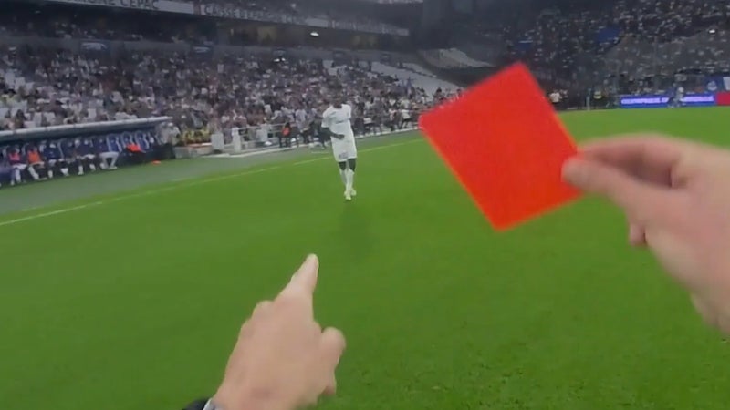 "Excusez-moi pour la frayeur!", quand l'arbitre se trompe de carton pour Timothy Weah