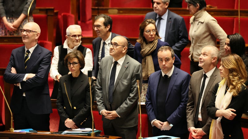 "En tirant vers le bas on n'aura que des tocards": l'éventuelle baisse du salaire des ministres divise