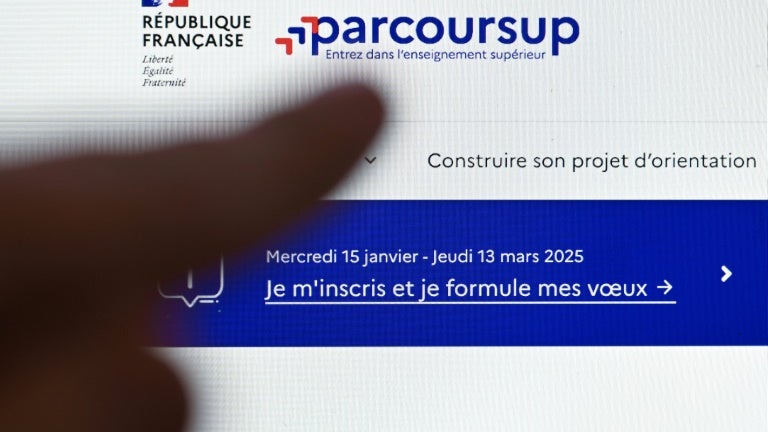 Proposition unique, tirage au sort, opacité des critères… Pourquoi Parcoursup avait fini par remplacer "admission post bac"