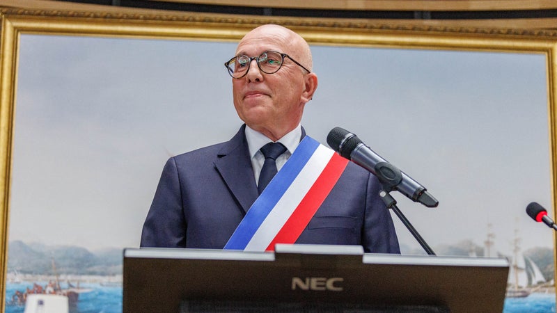 Ciotti veut la Marseillaise à l'école: "Il n'a pas fait son service militaire et donne des leçons de patriotisme", tacle Lavrilleux