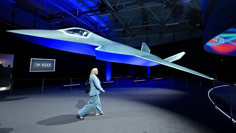 Après l'échec retentissant du projet franco-allemand du SCAF, le Premier ministre britannique propose à Berlin de rejoindre son avion de combat du futur aux côtés de l'Italie et du Japon