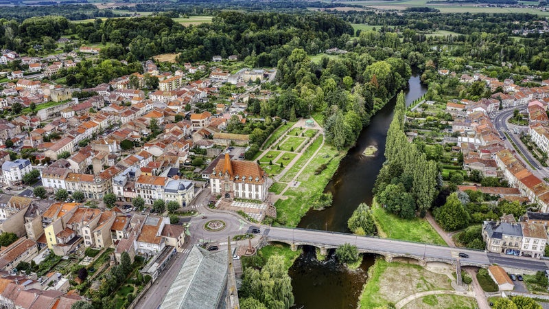 Les villages étapes ont la cote sur la route des vacances: "Ca permet de faire un Tour de France!"