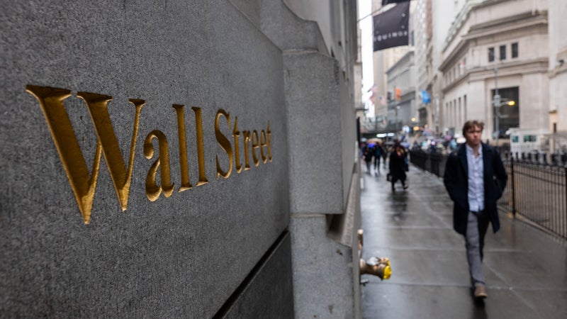 Il est à l'IA ce que le contremaître était à l'usine et il gagne 13.000 euros par mois: ce nouveau métier dont la demande bondit de 1.700% à Wall Street