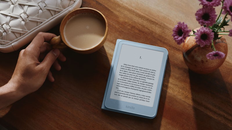 Amazon revoit ses liseuses Kindle, portées par une approche plus moderne, plus colorée, plus élégante, et les dote d'une télécommande