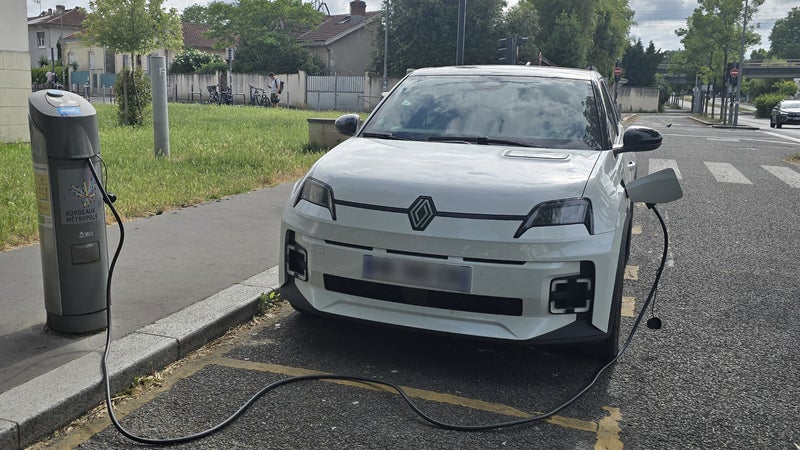 Il permet d'avoir jusqu'à 9.500 euros d'aides: le leasing social dépasse les 30.000 commandes de voitures électriques (il en reste 20.000 à prendre)