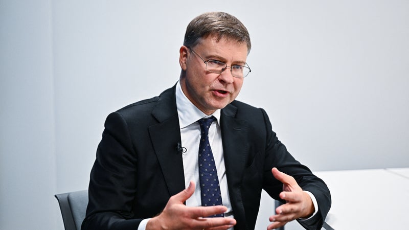 Un projet "ambitieux visant à réduire le déficit public": l'Union européenne appelle la France à adopter le budget Lecornu pour "offrir de la visibilité aux marchés"