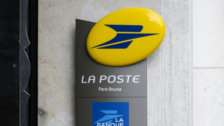 Achats de timbres impossibles, envois de colis et de courrier retardés: retour à la normale pour les services de La Poste après un "incident informatique"