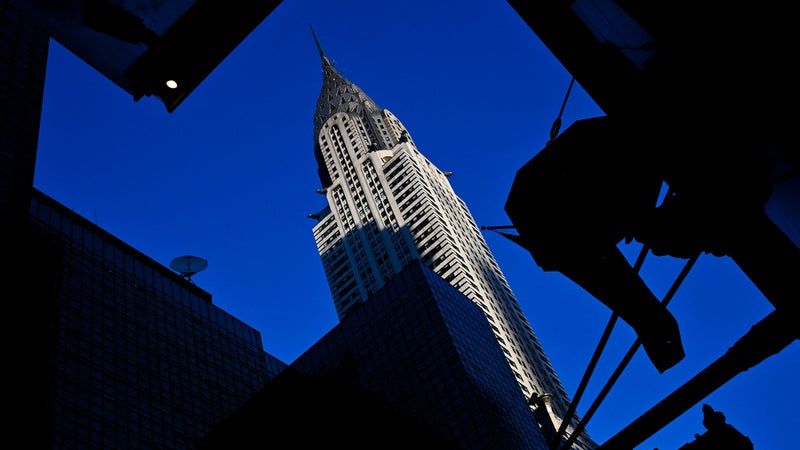 235 millions de dollars d'investissement et un loyer annuel non divulgué: le Chrysler Building de New York trouve enfin preneur