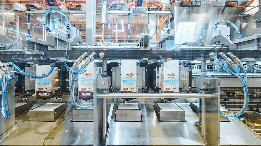 Les paquets de Nutella Cookies circulent sur la chaîne de conditionnement automatisée de l’usine Delacre de Nieppe, qui doit approvisionner à terme l’ensemble du marché européen. Les paquets de Nutella Cookies circulent sur la chaîne de conditionnement automatisée de l’usine Delacre de Nieppe, qui doit approvisionner à terme l’ensemble du marché européen.