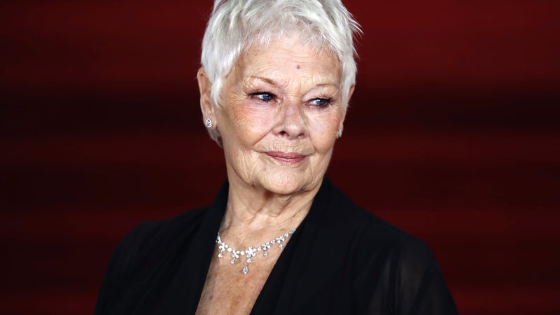 "Je ne peux plus tourner de film. Je ne peux plus lire": l'actrice britannique Judi Dench évoque sa cécité