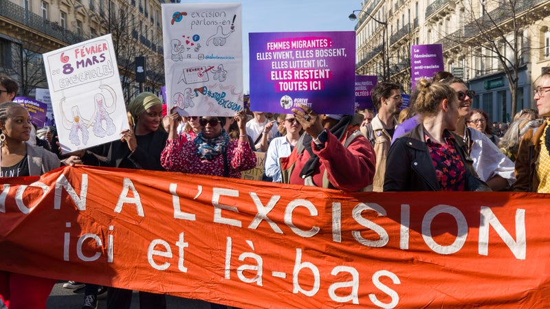 "Il y a des filles qui préfèrent mourir": les Grandes Gueules lèvent le tabou sur l’excision et les violences faites aux enfants