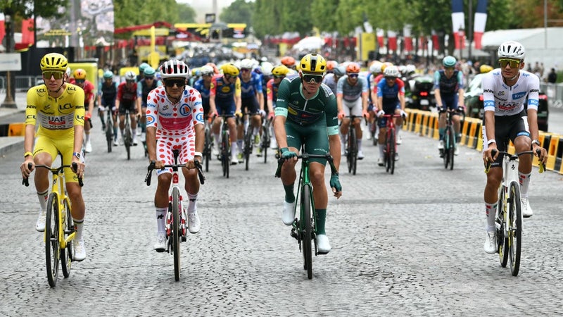 Tadej Pogacar Richard Carapaz Mads Pedersen et Isaac Del Toro lors de la 21e etape du Tour de France le 26 juillet 2026 2325476