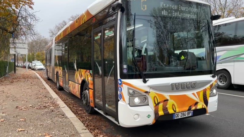 Vitre brisée, mortier lancé... Un chauffeur de bus agressé à Strasbourg, le préfet dénonce des "agissements inacceptables"