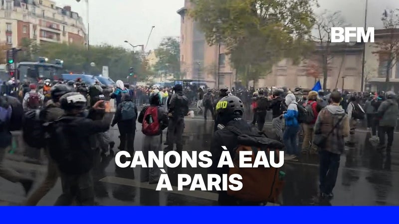 24 octobre: la police déploie un canon à eau à l'arrivée de la manifestation à Paris