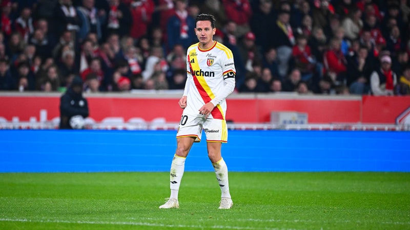 Lille-Lens: la soirée compliquée de Thauvin, insulté par les supporters lillois