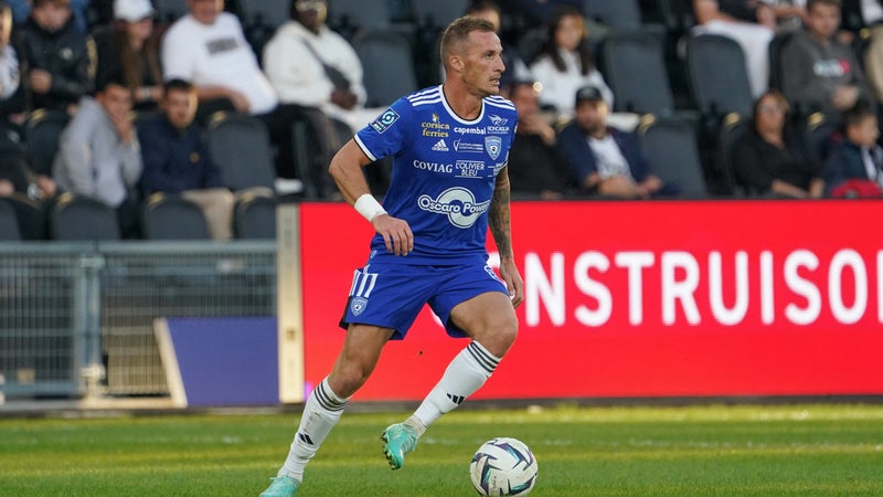 "Il pensait qu'on allait lui faire une statue?": Dimitri Liénard remonté contre Liam Rosenior après son embrouille avec les supporters strasbourgeois
