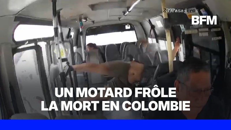 Colombie: les images impressionnantes d'un accident entre un motard et un minibus