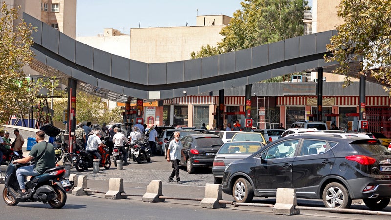 "Nous devons économiser l'essence": Téhéran appelle la population iranienne à réduire sa consommation de carburant à cause du blocus imposé par les États-Unis