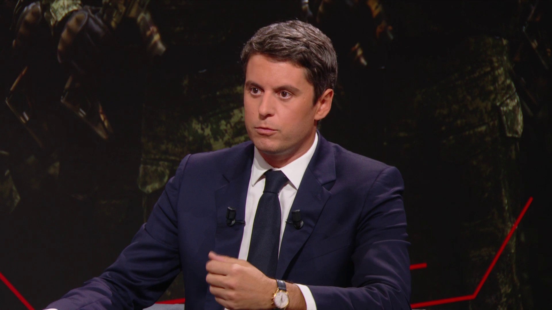 "Pas possible, ni souhaitable": Gabriel Attal pas favorable à une baisse des taxes sur le carburant