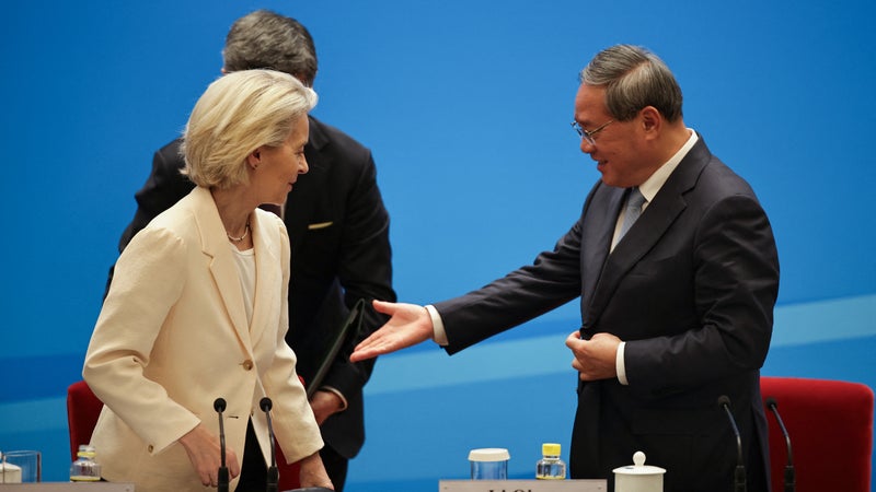 Les Européens pourraient finir par dégainer leur "bazooka" qui n'a jusqu'alors jamais été utilisé: l'Union européenne tente d'obtenir des concessions de la Chine pour éviter une guerre commerciale