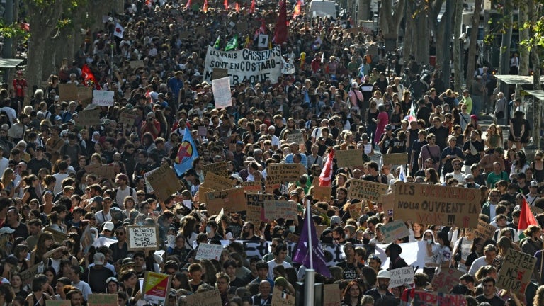 Mobilisation lycéenne: la CGT dénombre 260.000 manifestants hors Paris ce mardi matin, le ministère de l'Intérieur recense 86.000 personnes