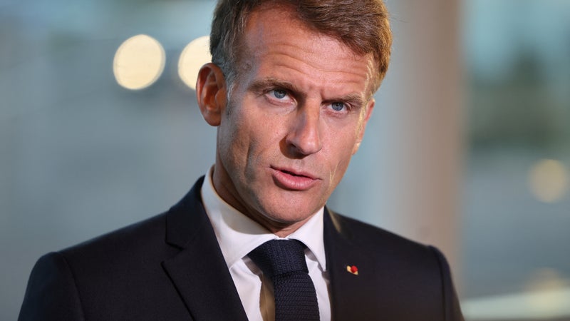 "Pas de discussion": Emmanuel Macron martèle que Saint-Pierre-et-Miquelon est "français" et "attaché à la France" en réponse à Donald Trump