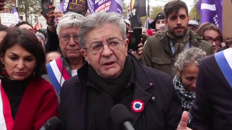 Manifestations du 24 octobre: Jean-Luc Mélenchon appelle Emmanuel Macron à "céder" face aux revendications car "après, il ne lui restera plus que la porte de sortie"