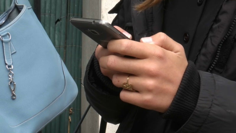 TÉMOIGNAGE RMC. Comment des parents ont retrouvé leur fille de 15 ans, tombée dans un réseau de prostitution
