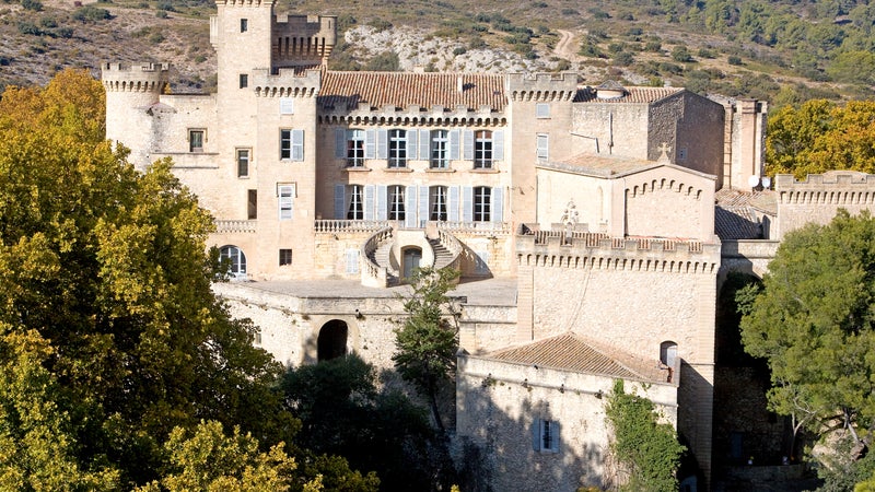Le Rocher Mistral, château provençal transformé en parc d'attraction, contraint par la justice de remettre le site en état