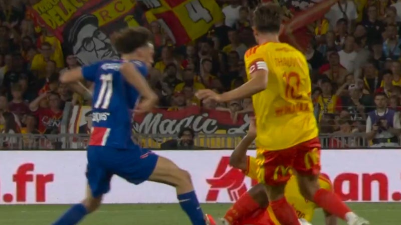 Lens-PSG: "Vous avez le don de tuer un match", les Lensois furieux après l’exclusion d’Antonio lors du Trophée des champions