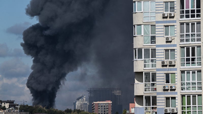 Guerre en Ukraine: Kiev visée par des missiles balistiques russes, au moins deux morts