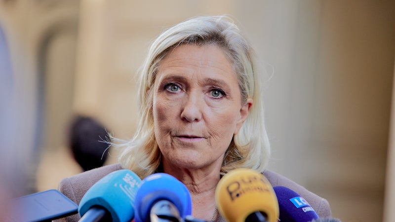 DIRECT. Présidentielle: Marine Le Pen appelle que "toute la lumière soit faite" après l'éviction du personnel féminin de la tour Eiffel lors d'une visite d'un groupe religieux