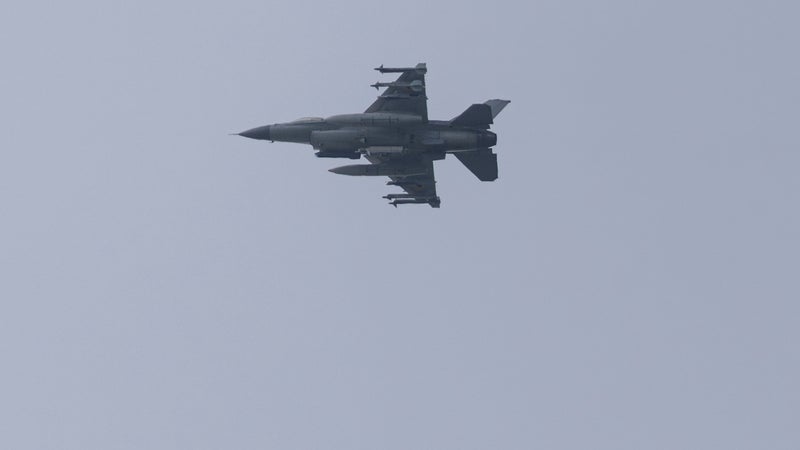 La moitié des F-16 ukrainiens hors service? Kiev dément toute paralysie de sa flotte de chasseurs mais admet que l'entretien des modèles anciens est un "défi"