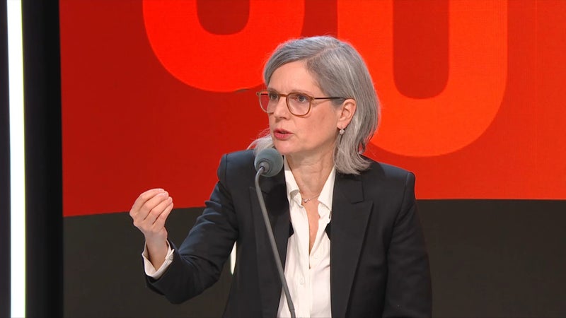"Y-a-t-il eu un mort à République? Il faut qu'il réponde": Sandrine Rousseau demande des comptes à Laurent Nunez sur le 17 octobre
