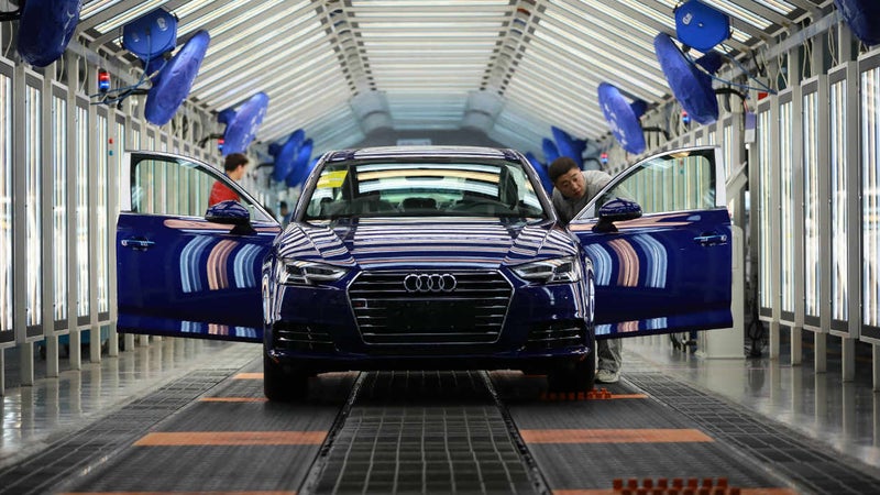 Audi investit 4,2 milliards de dollars aux États-Unis, sa maison mère Volkswagen prévoit 100.000 suppressions de postes