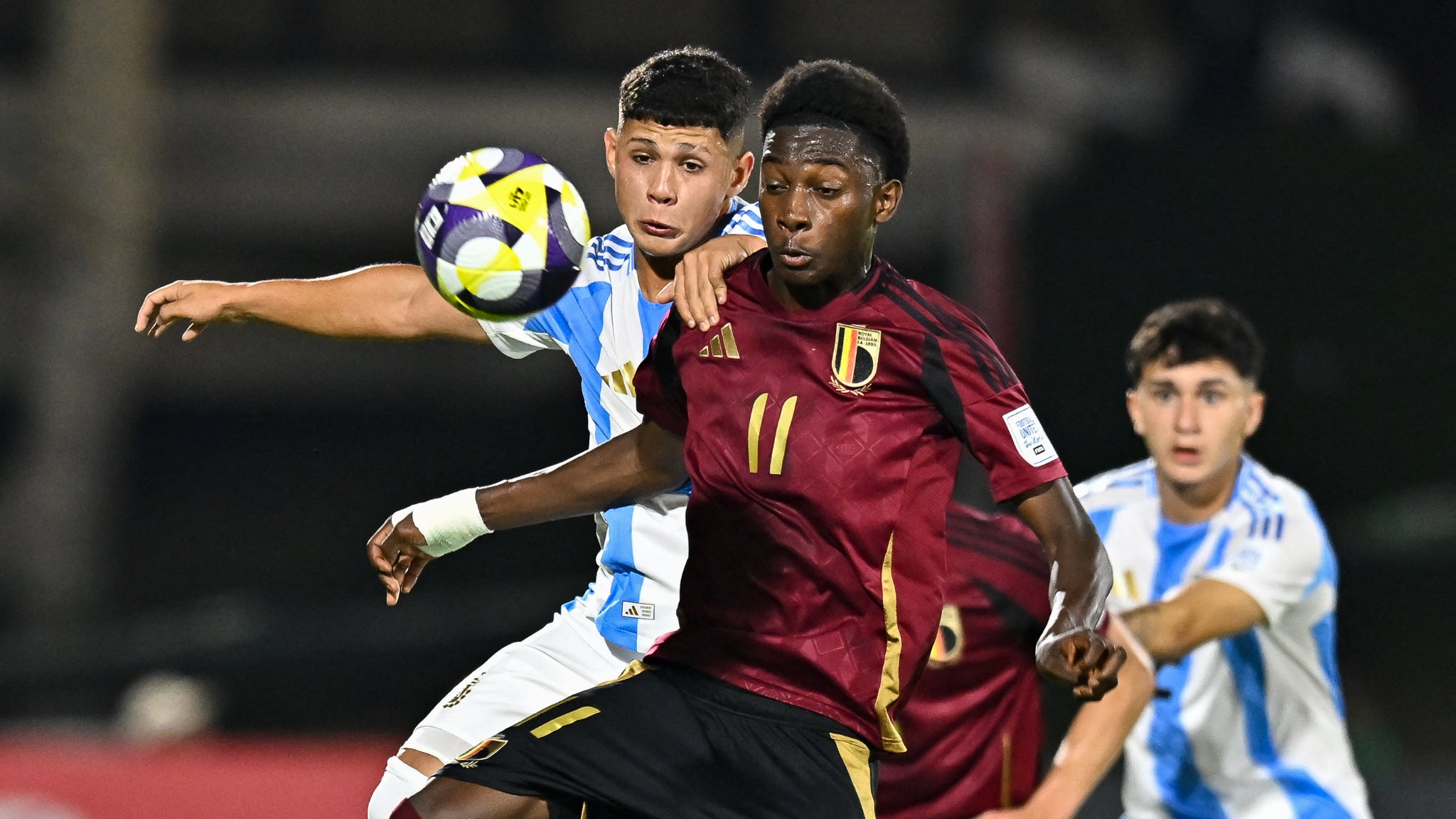 Le FC Barcelone s'enflamme pour sa nouvelle pépite: Jesse Bisiwu s’offre un doublé express à 18 ans pour sa première avec le Barça