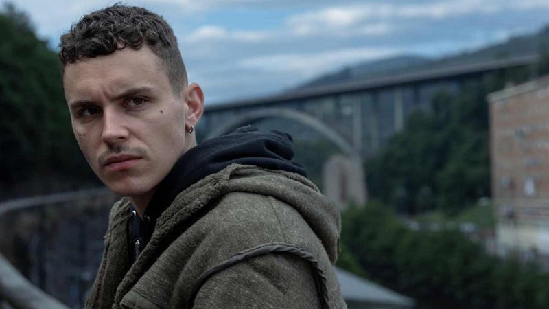 Aron Piper dans la série Netflix espagnole "El Silencio".