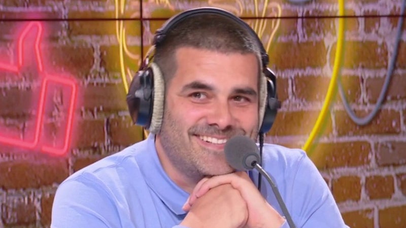 Matthieu Lartot et son documentaire "Ce qui nous tient debout": "Parler du cancer, c'est une vraie responsabilité"