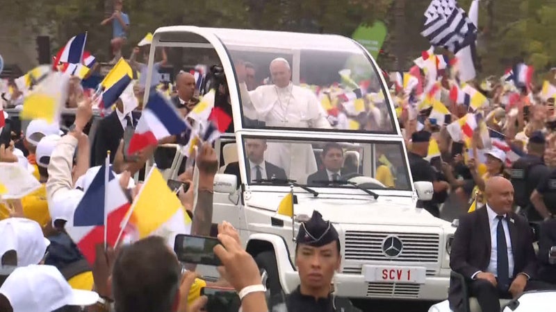 DIRECT. Léon XIV: le pape a embarqué dans sa papamobile et commence sa procession sur les Champs-Élysées