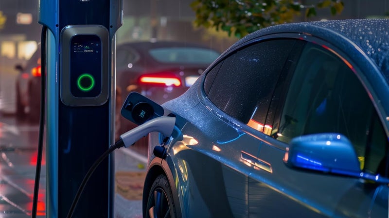 Prix du plein, usure des batteries: le gouvernement veut mettre fin aux mauvaises surprises pour les propriétaires de voitures électriques