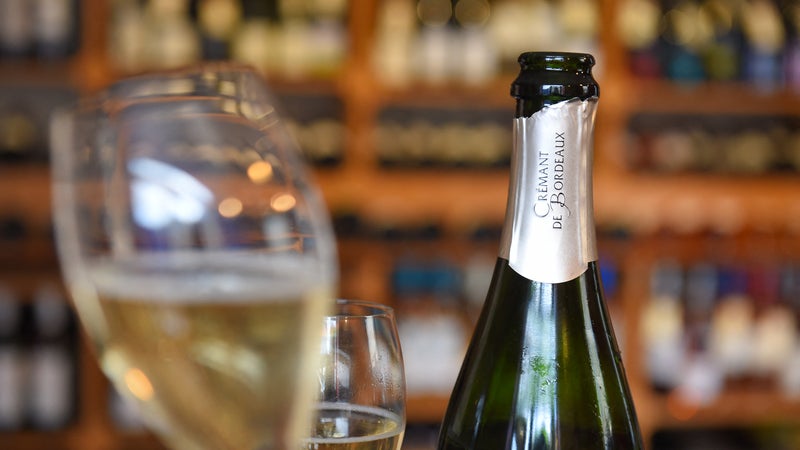 "Les Italiens et les Allemands ont entendu que le crémant c'est porteur...": les ventes du vin pétillant ont bondi de 58%, les producteurs français ont peur des imitations étrangères