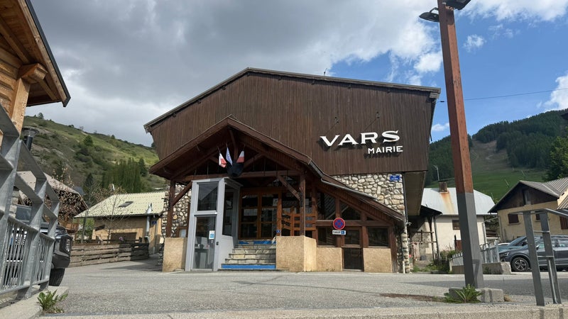 Femme tuée par balle en pleine rue à Vars: l'oncle remis en liberté et assigné à résidence
