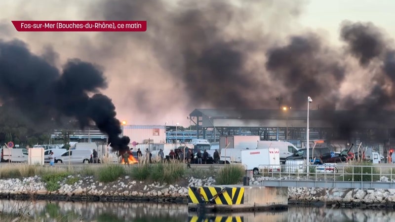 Fumée noire et feux de palettes: le dépôt pétrolier de Fos-sur-Mer bloqué par des pêcheurs en colère