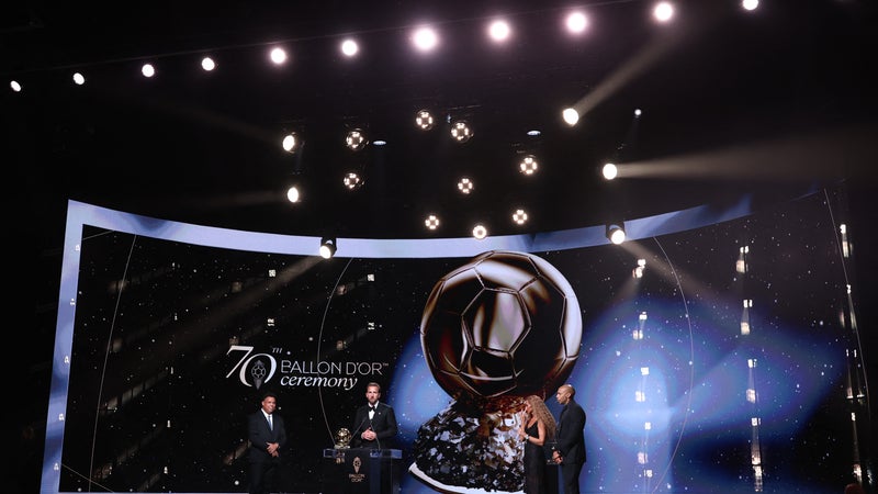 Bluff de la famille Yamal, articles publiés par erreur, tapis rouge bloqué… Les coulisses de la (folle) soirée du Ballon d'or 2026