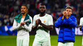 Bradley Barcola, Dayot Upamecano et Désiré Doué lors de l'Irlande du Nord-France le 8 juin 2026.