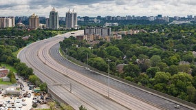 Une mère accusée d'avoir traîné son fils sur l'autoroute (image d'illustration)