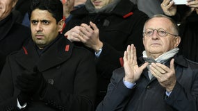 Jean-Michel Aulas et Nasser Al-Khelaifi lors d'un match entre le PSG et l'OL