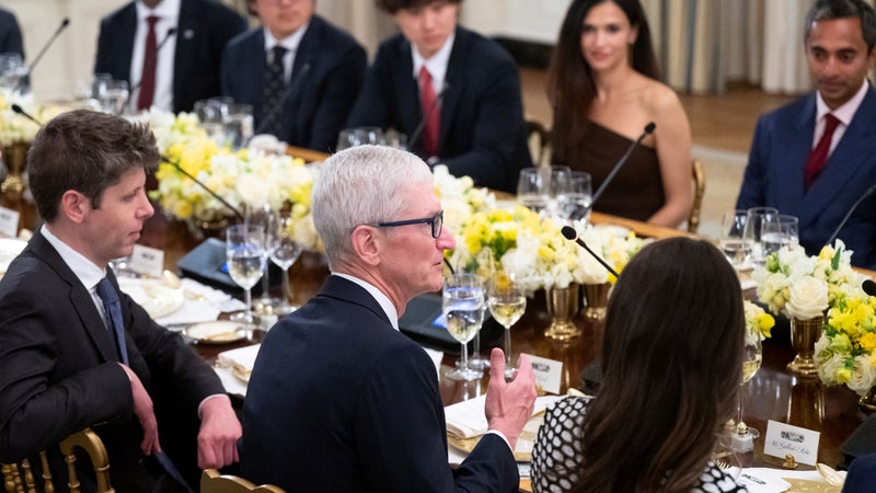 Sam Altman, Tim Cook, Jensen Huang... De grandes figures de la tech assisteront au dîner de Donald Trump avec Xi Jinping à la Maison Blanche