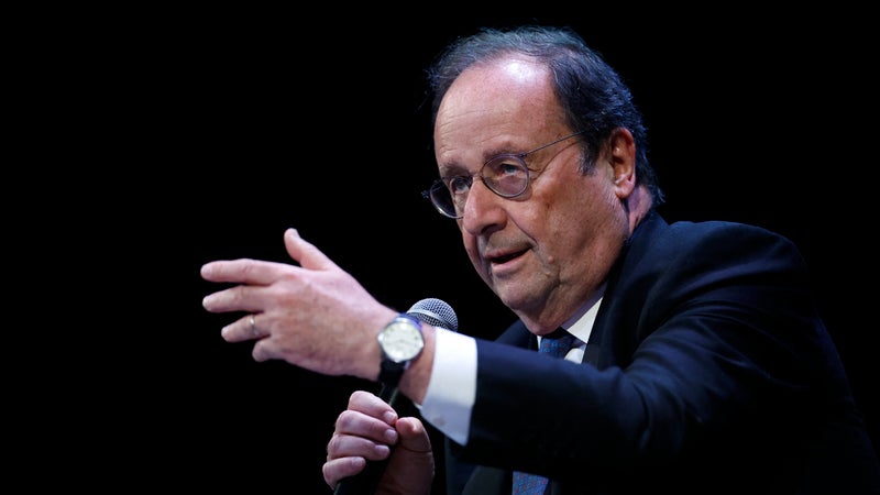Présidentielle 2027: François Hollande n'écarte pas une candidature "si la situation l'exige"